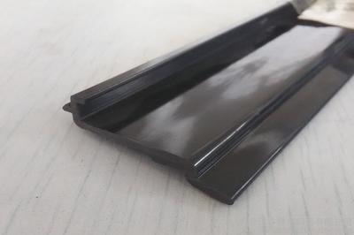 专注卓越 苏州市菲利克斯新材料为您提供表面黑亮、供货稳定的PA66尼龙隔热条